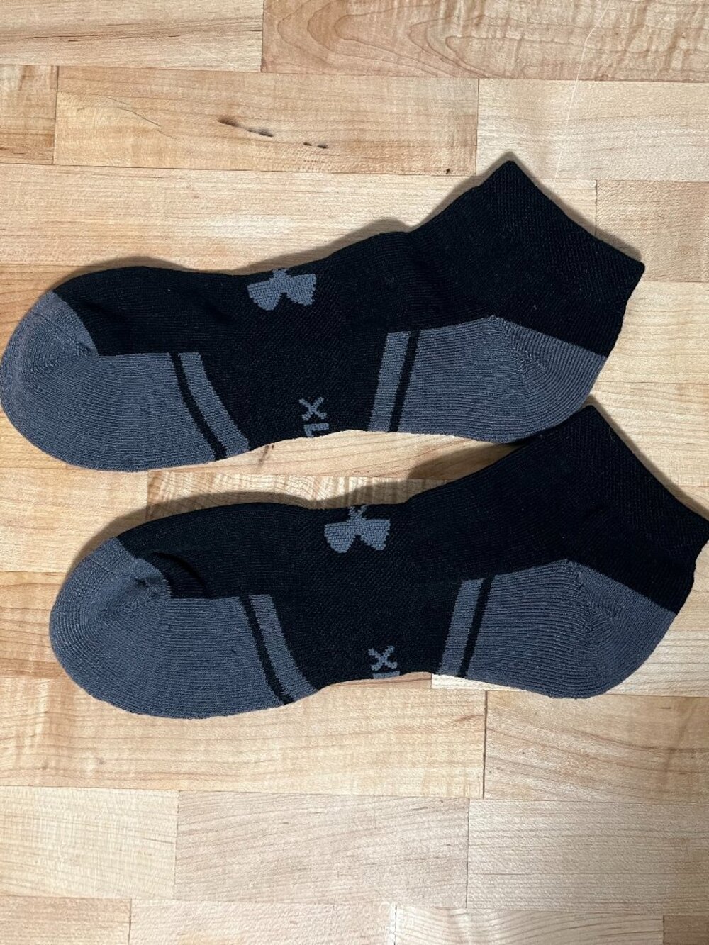 Men's XL Under Armour Resistor No Show Athletic Socks Black Gray